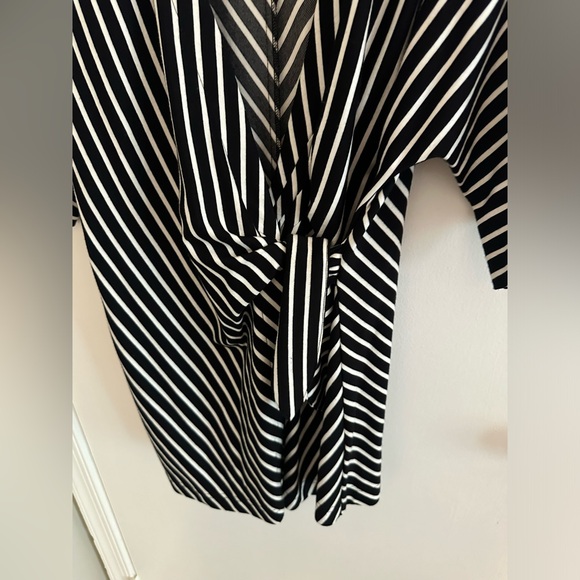 Finley Top (Wrap top) - Picture 3 of 8